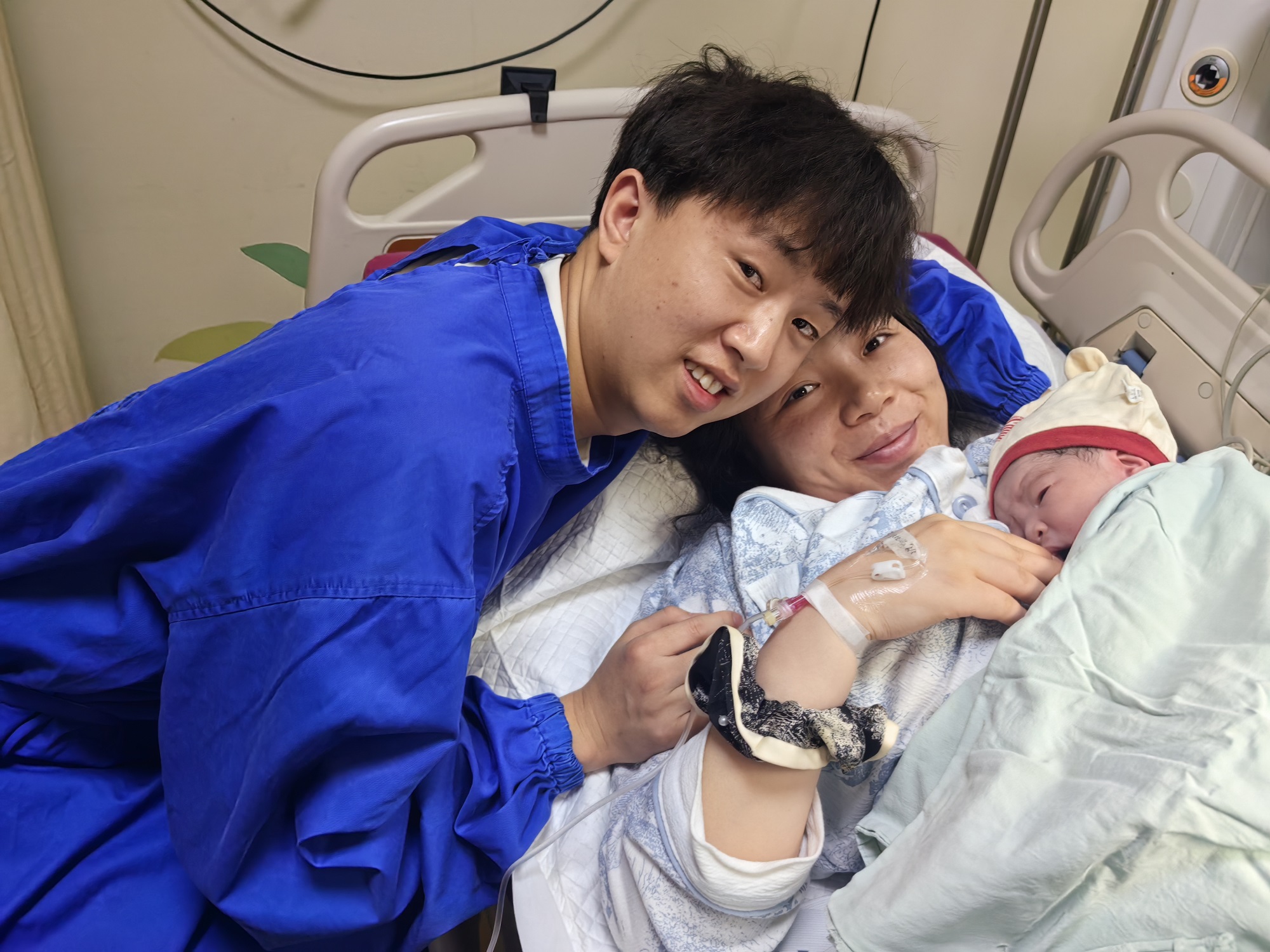 06劲牌员工袁洪亮一家三口